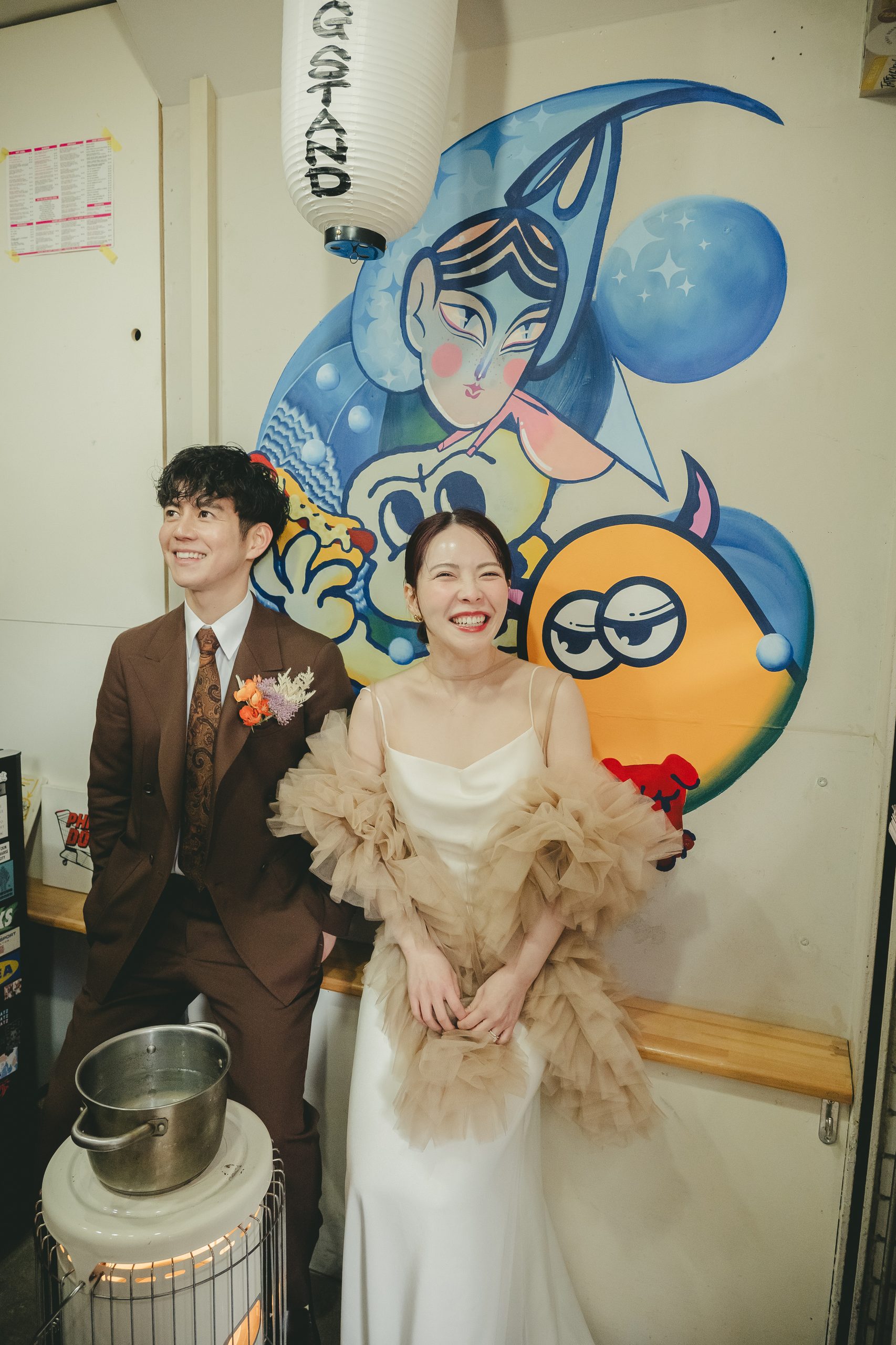大阪出張前撮りで食べ歩きや乾杯を楽しむお茶目な新郎新婦