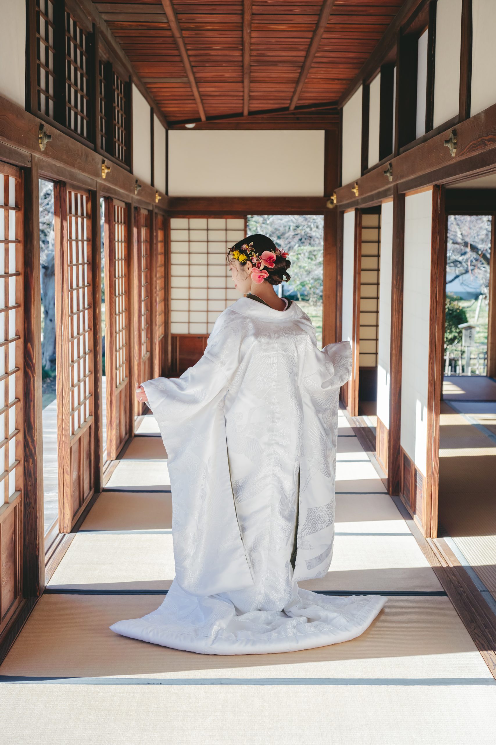 茨城での結婚式前撮りロケーション撮影で笑顔を見せる新郎新婦
