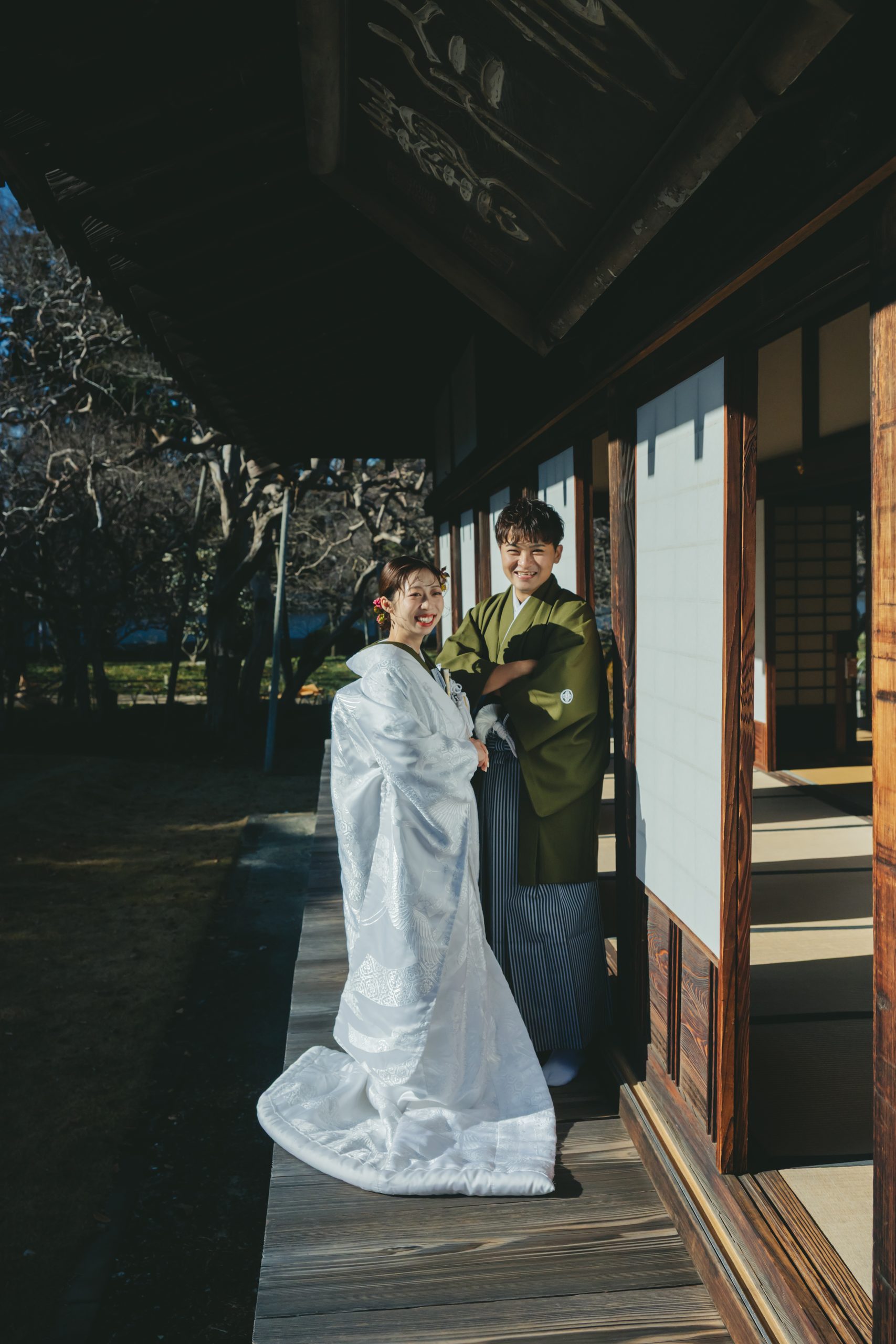 茨城での結婚式前撮りロケーション撮影で笑顔を見せる新郎新婦