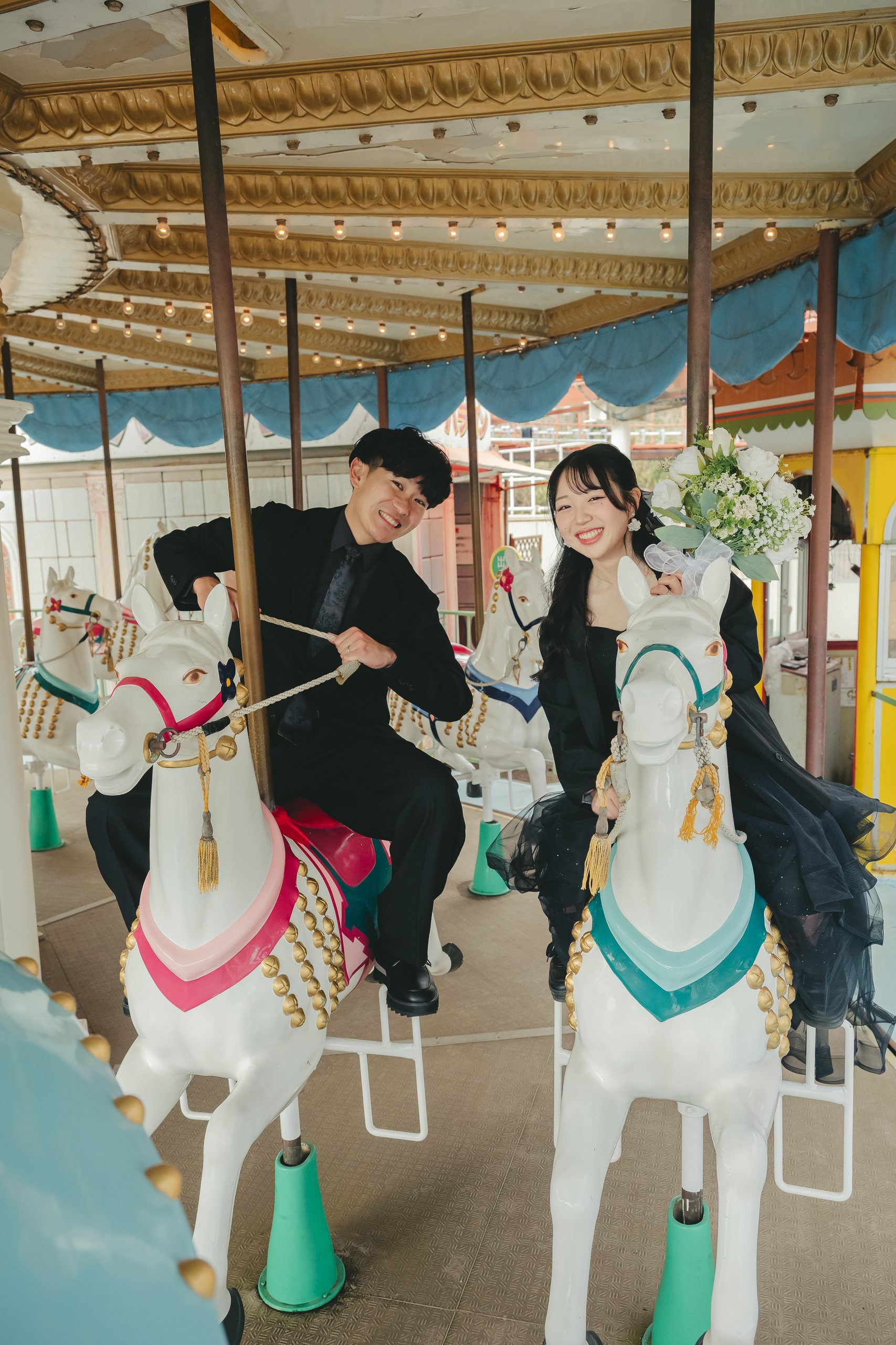 茨城での結婚式前撮りロケーション撮影で笑顔を見せる新郎新婦
