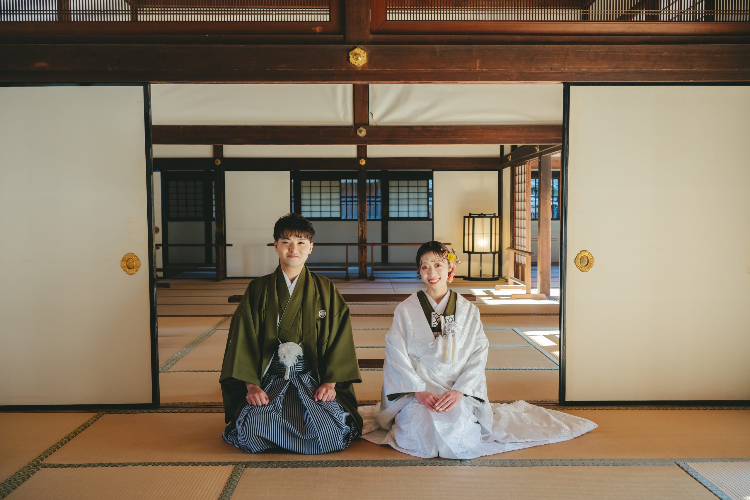 茨城での結婚式前撮りロケーション撮影で笑顔を見せる新郎新婦