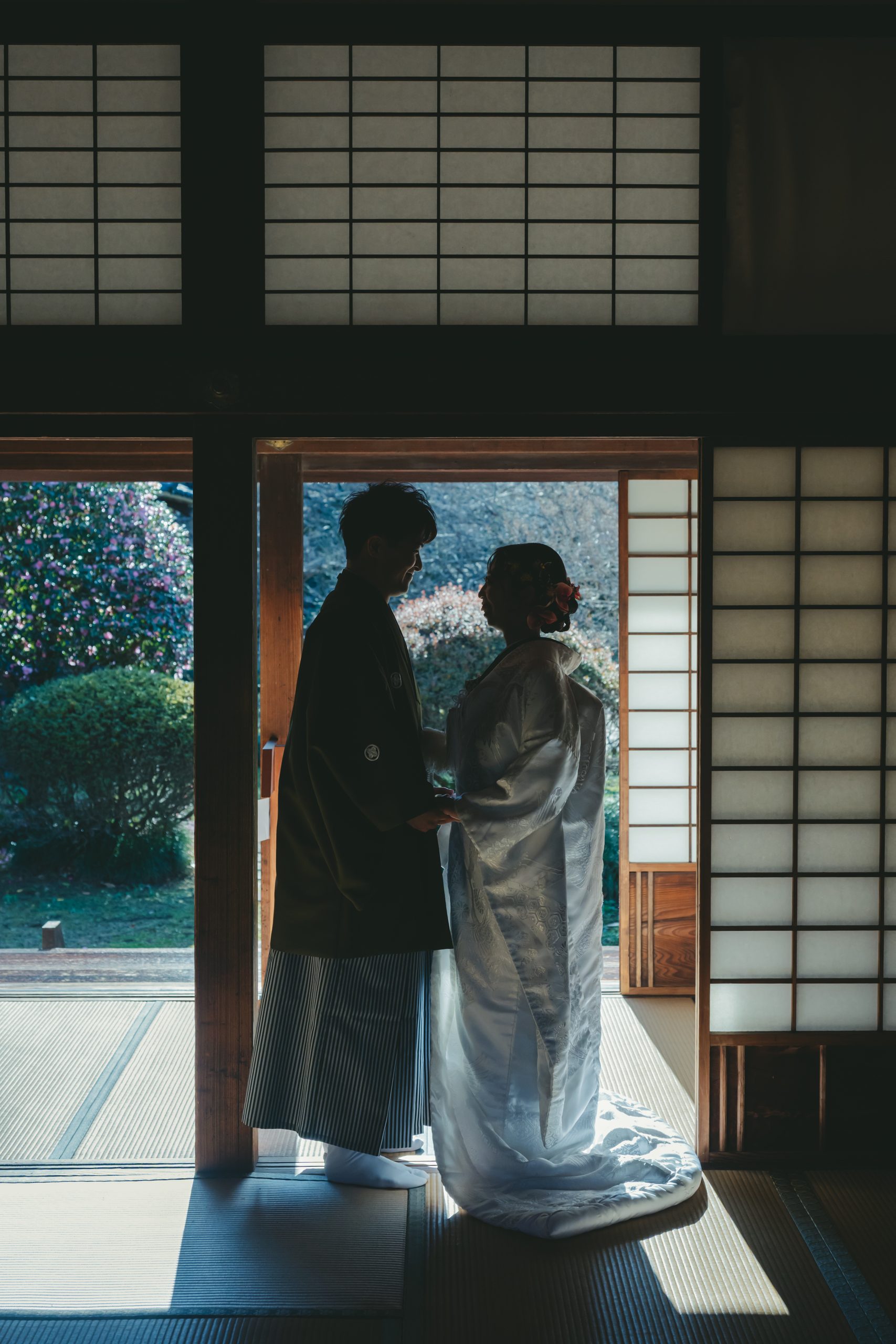 茨城での結婚式前撮りロケーション撮影で笑顔を見せる新郎新婦