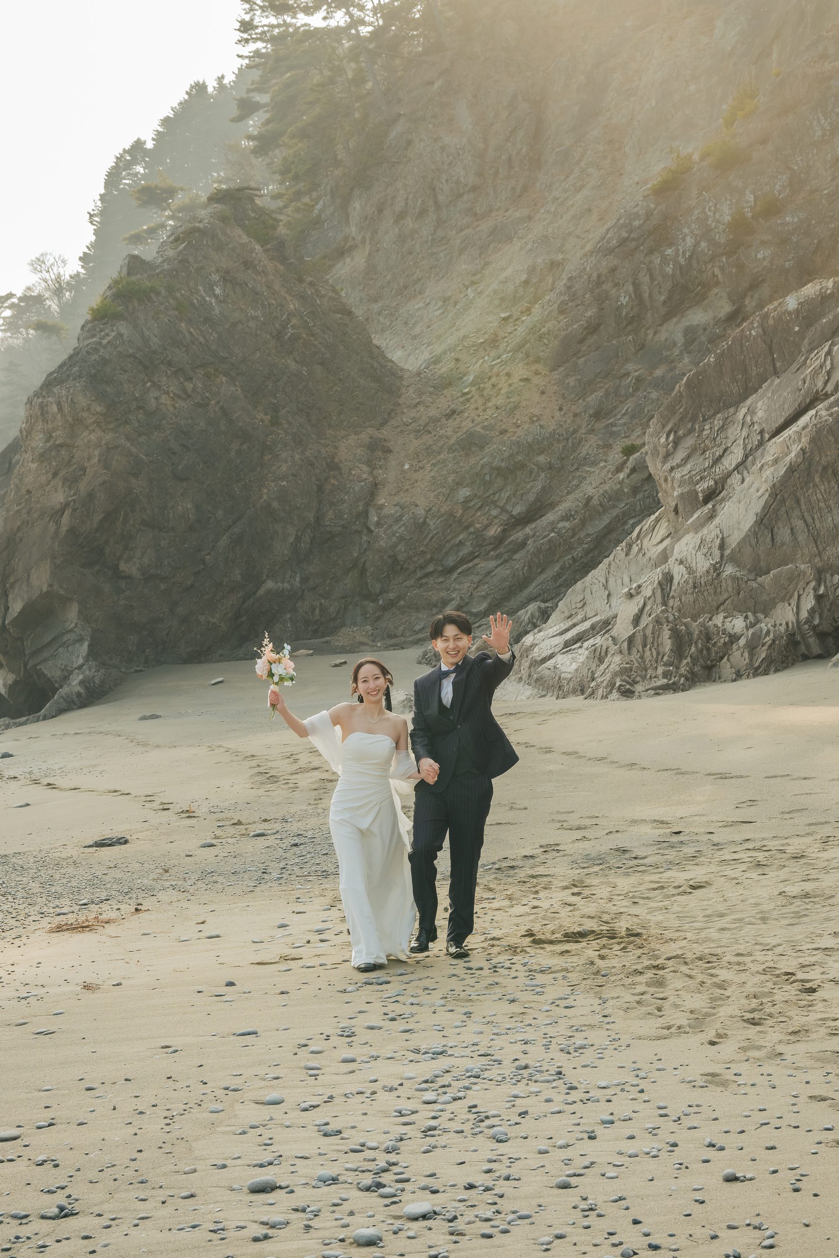岩手での結婚式前撮りロケーション撮影で笑顔を見せる新郎新婦