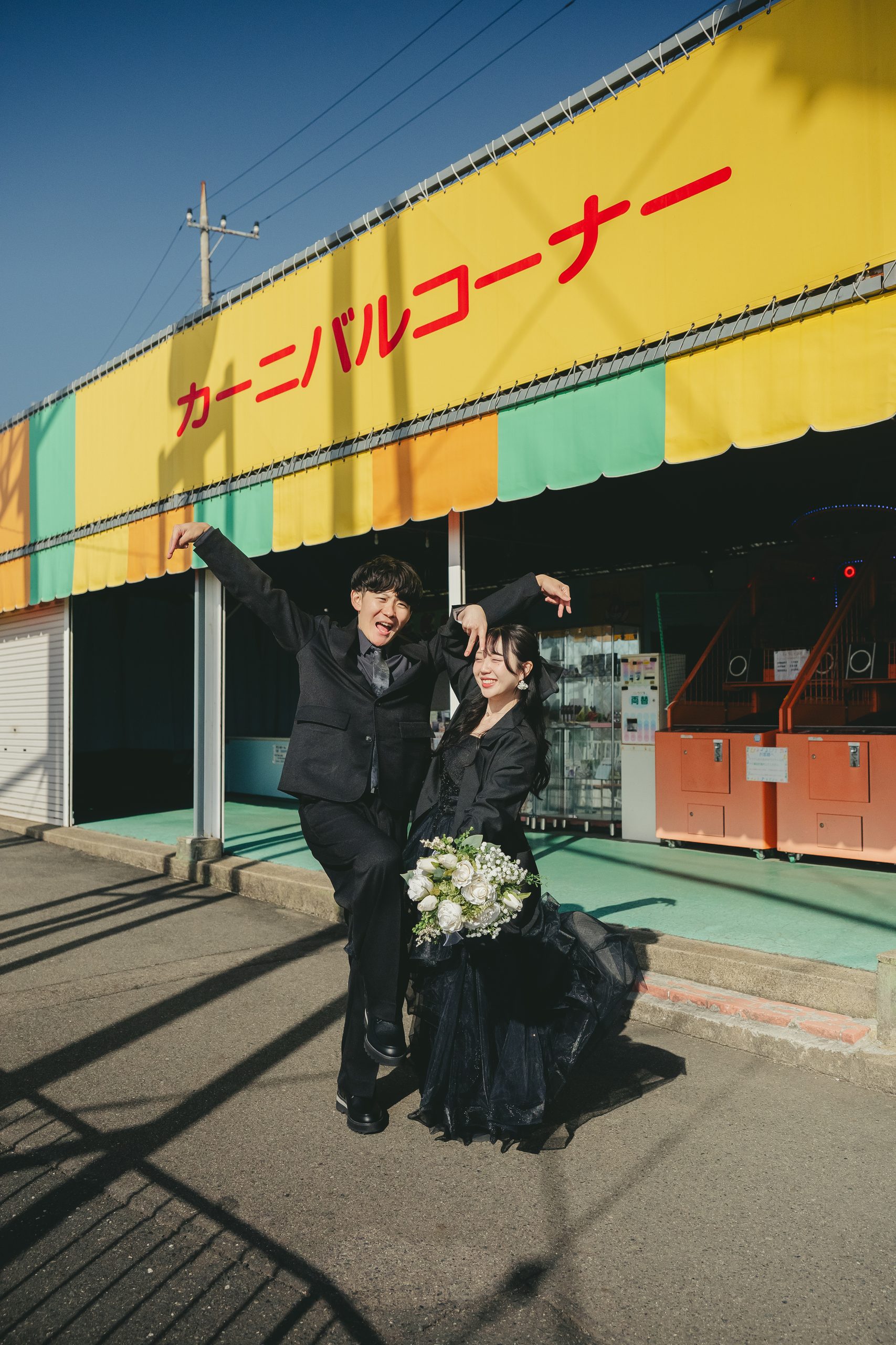 茨城での結婚式前撮りロケーション撮影で笑顔を見せる新郎新婦