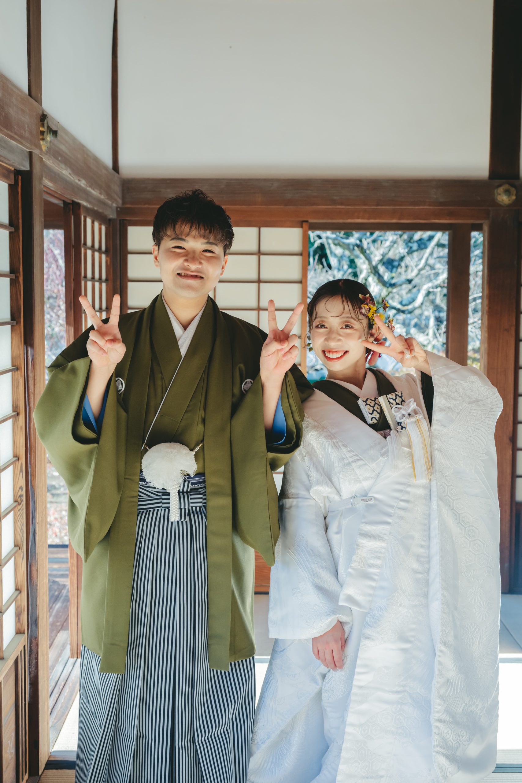 茨城での結婚式前撮りロケーション撮影で笑顔を見せる新郎新婦