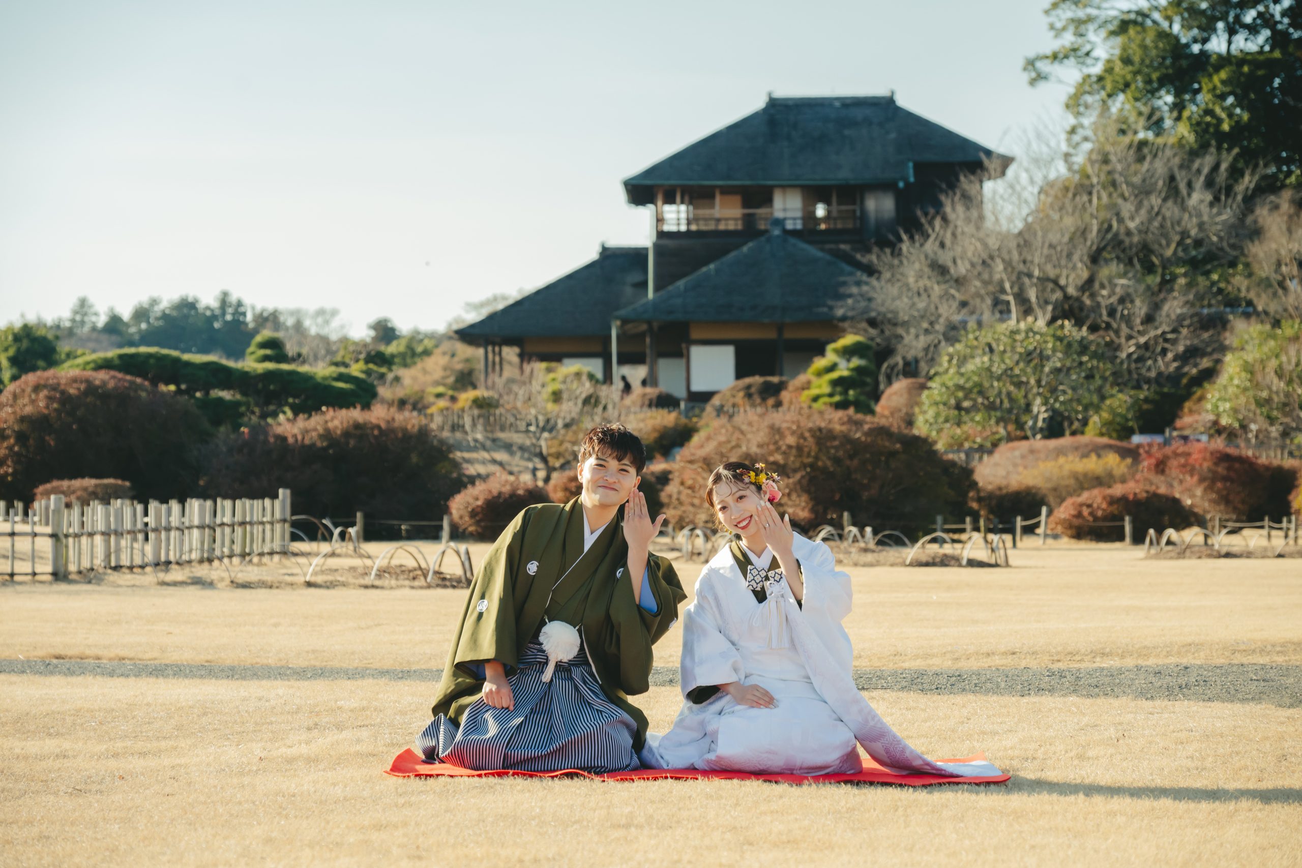 茨城での結婚式前撮りロケーション撮影で笑顔を見せる新郎新婦