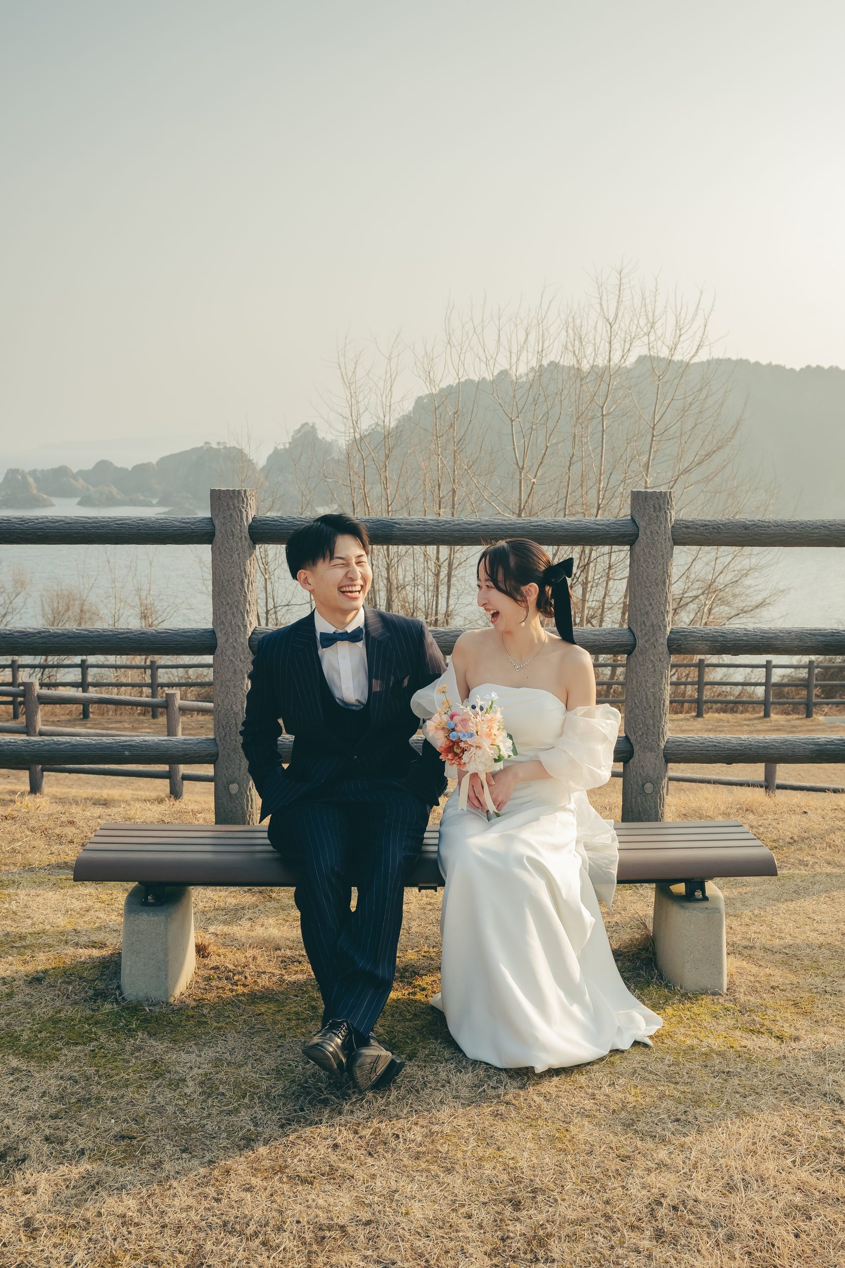 岩手での結婚式前撮りロケーション撮影で笑顔を見せる新郎新婦