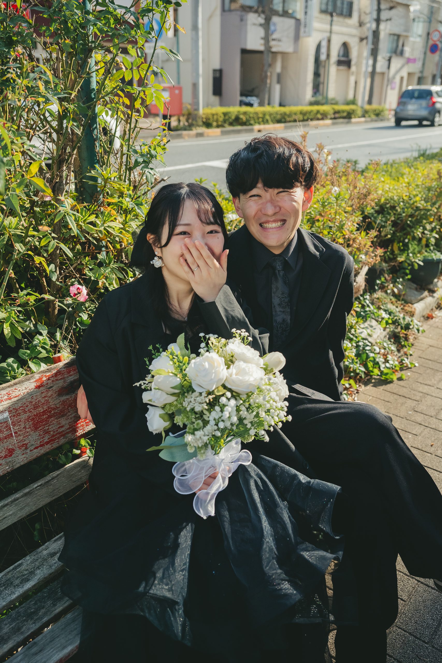 茨城での結婚式前撮りロケーション撮影で笑顔を見せる新郎新婦