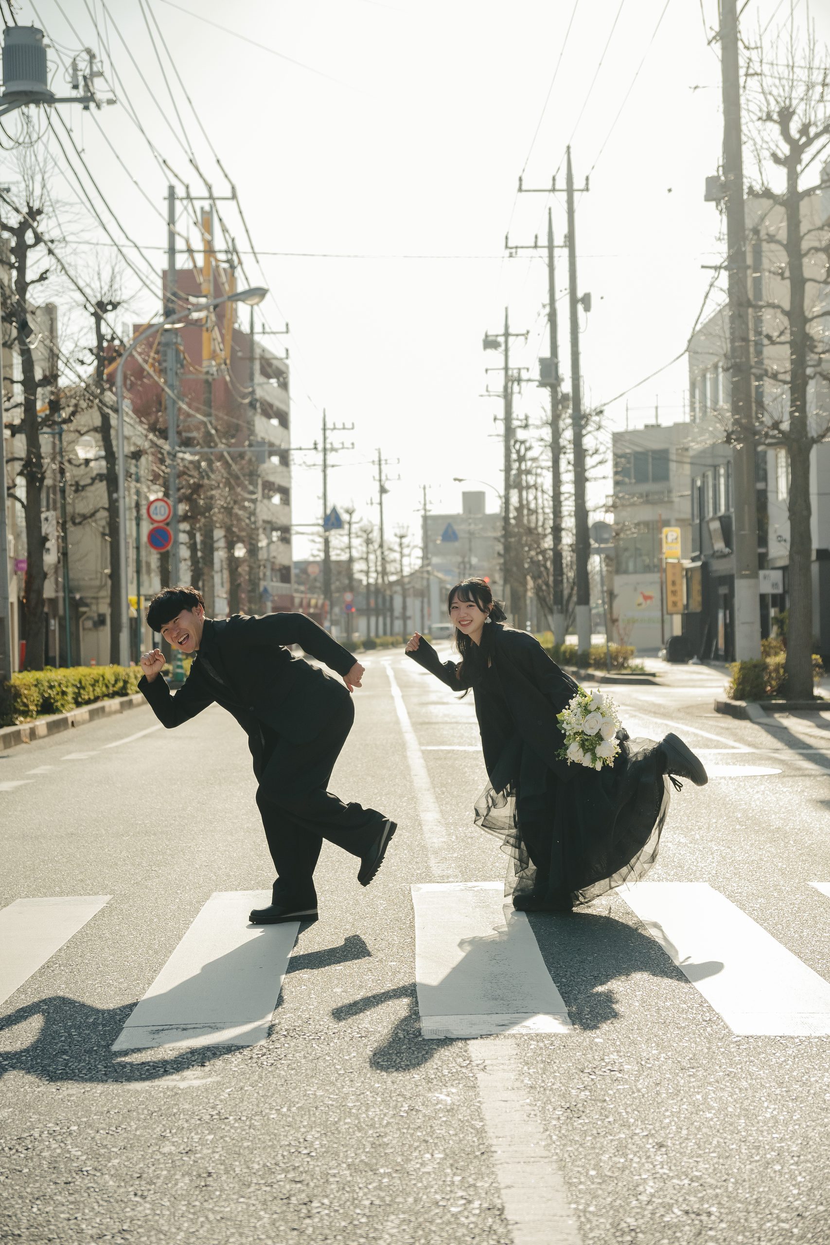 茨城での結婚式前撮りロケーション撮影で笑顔を見せる新郎新婦