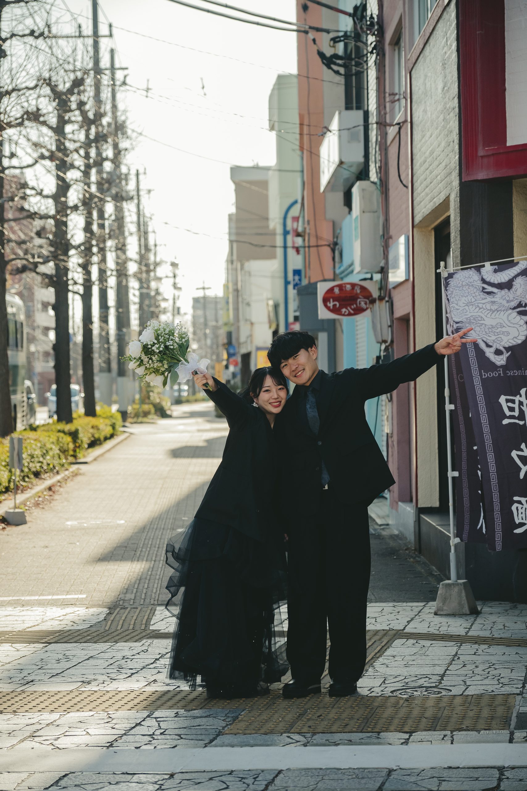 茨城での結婚式前撮りロケーション撮影で笑顔を見せる新郎新婦