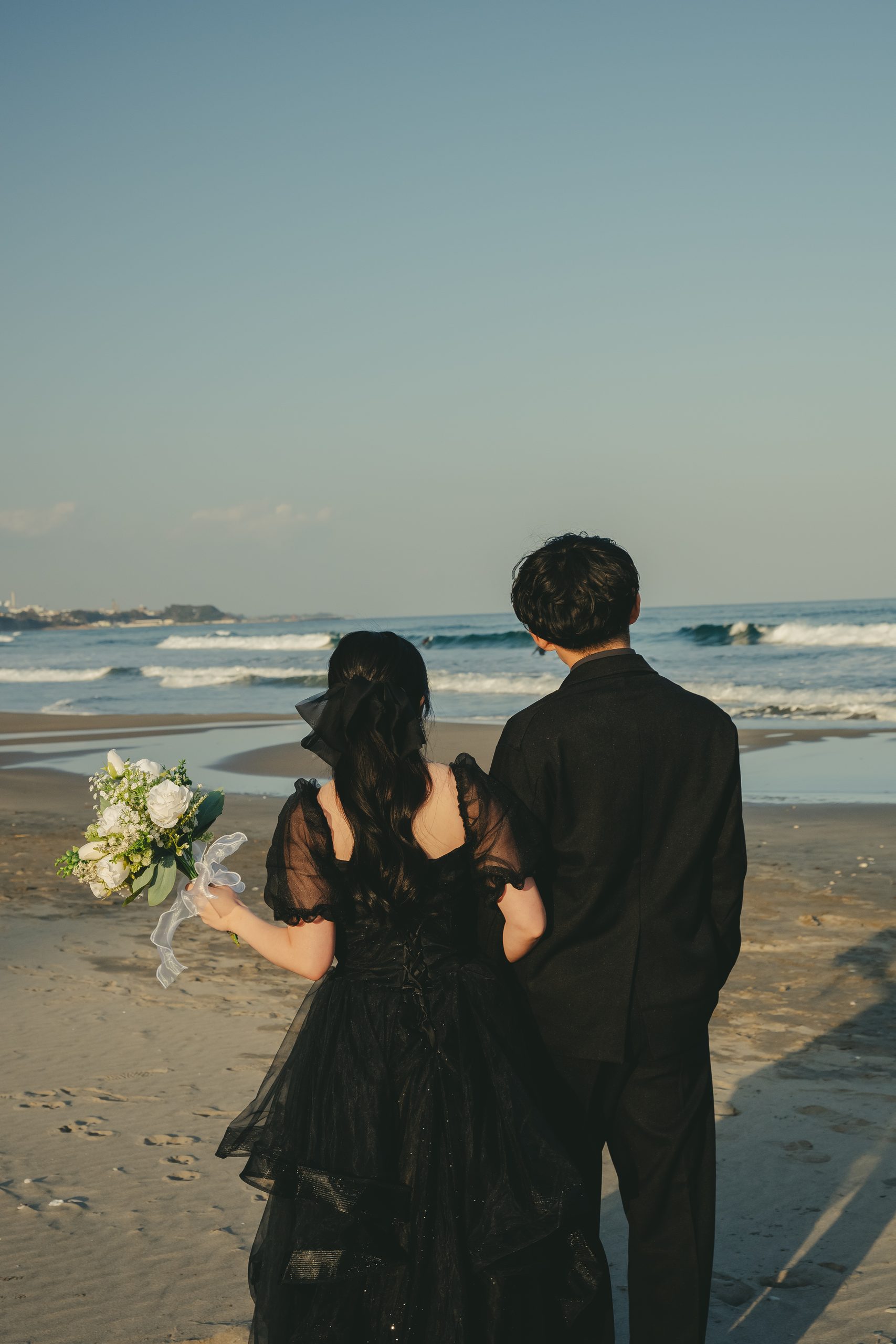 茨城での結婚式前撮りロケーション撮影で笑顔を見せる新郎新婦