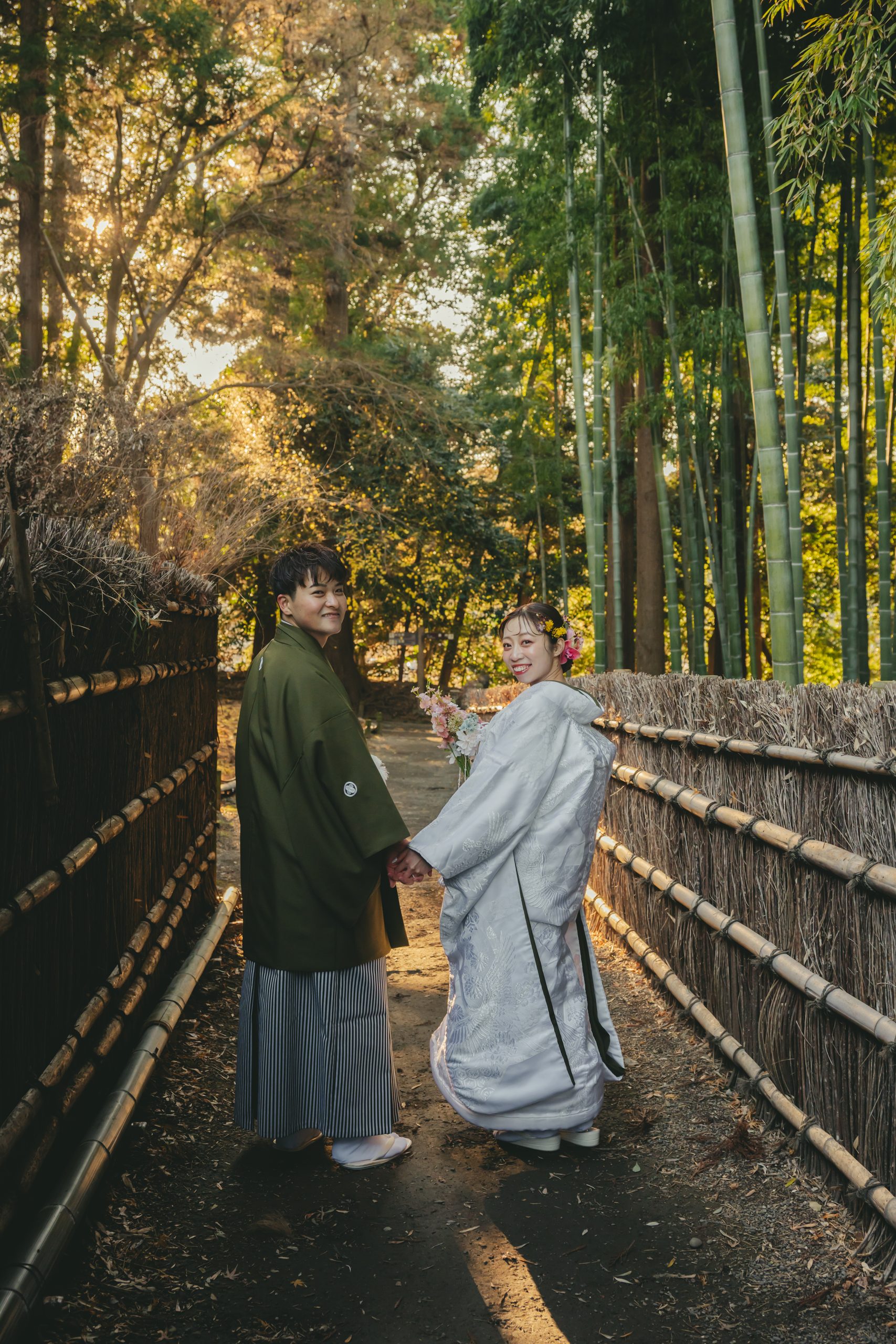 茨城での結婚式前撮りロケーション撮影で笑顔を見せる新郎新婦
