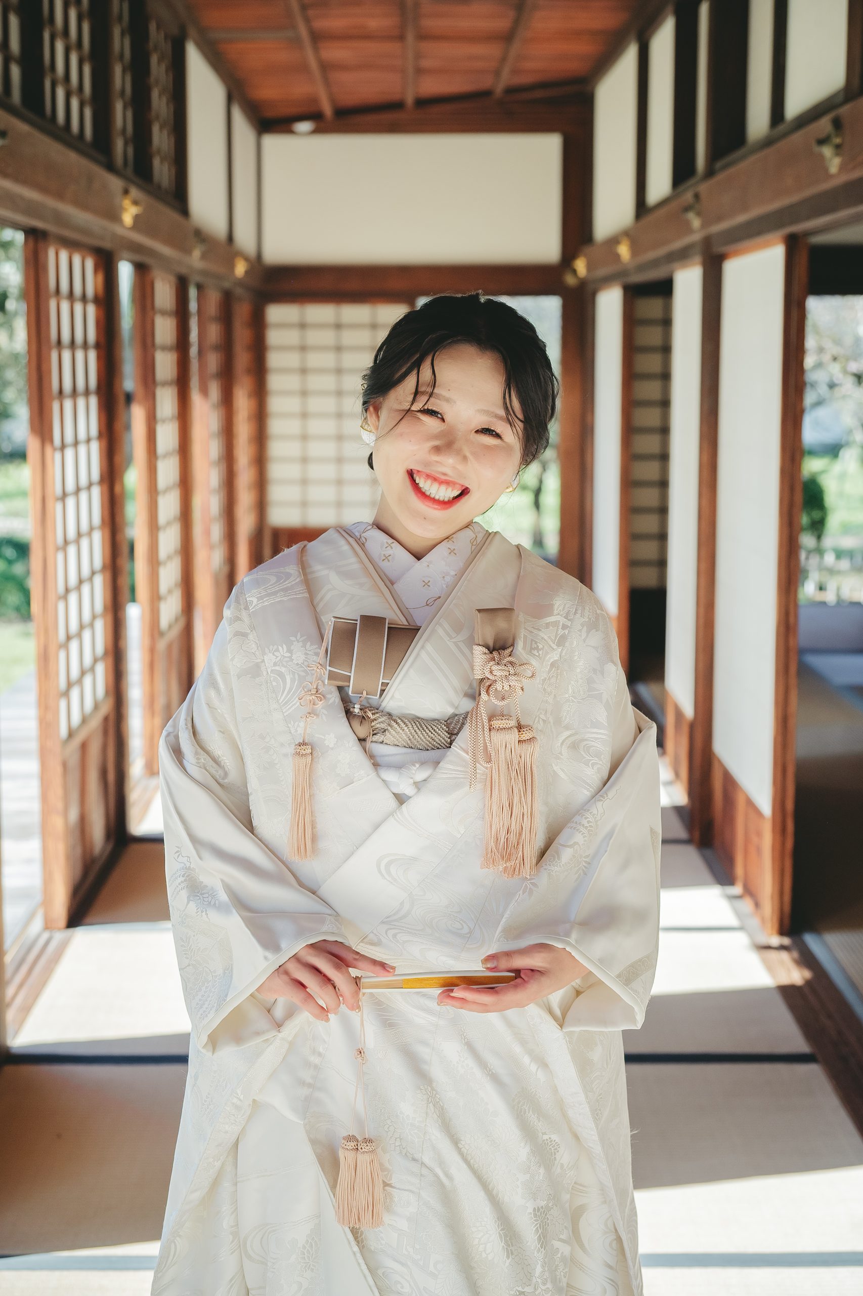茨城での弘道館で結婚式前撮りロケーション撮影で笑顔を見せる新郎新婦