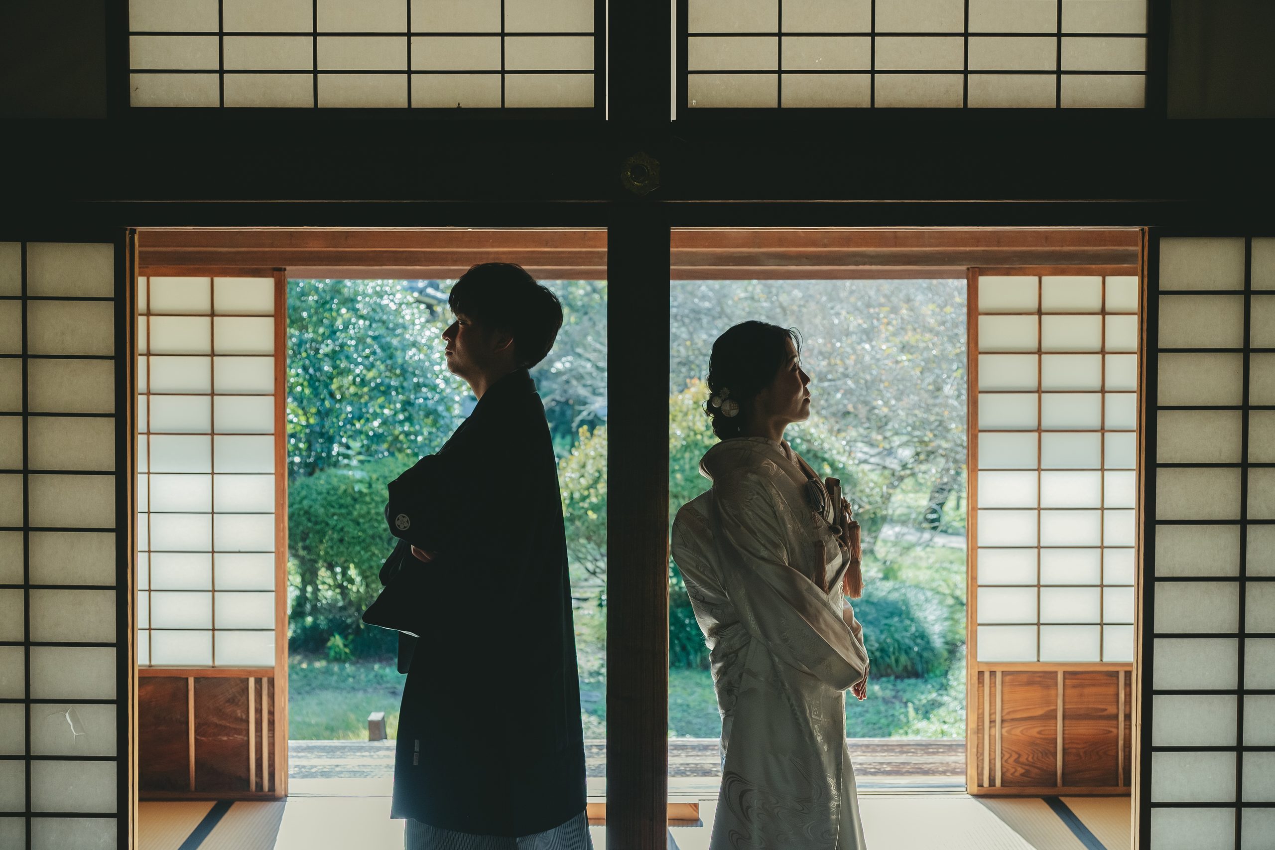 茨城での弘道館で結婚式前撮りロケーション撮影で笑顔を見せる新郎新婦