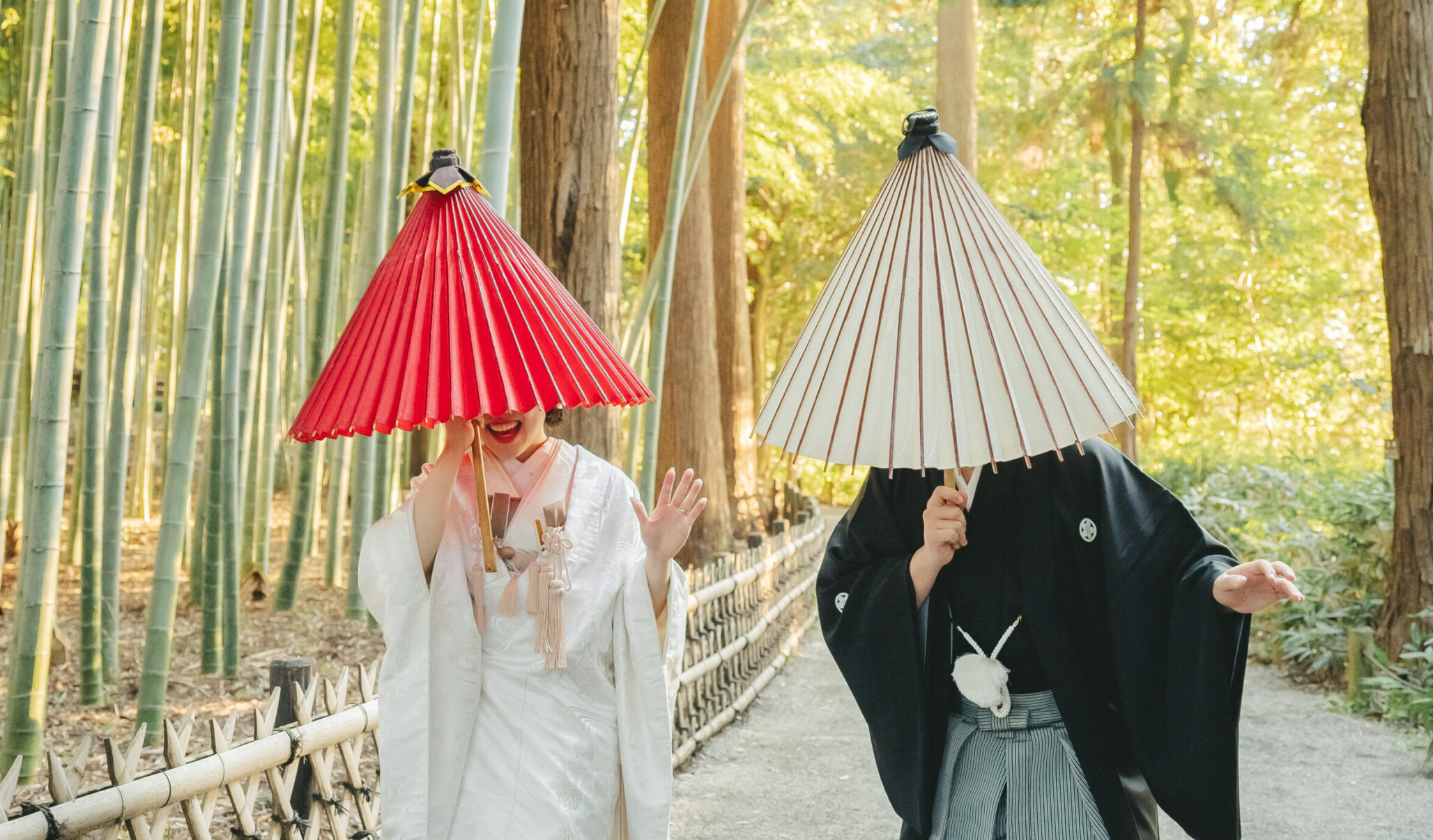 茨城での結婚式前撮りロケーション撮影で笑顔を見せる新郎新婦